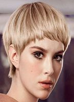  dla kobiet  fryzura krótka, blond włosy, zdjęcia fryzur damskich w katalogu  numer zdjęcia  to  45